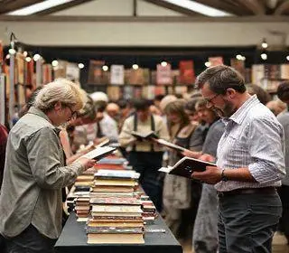 Feira Literária É Daqui que Vêm os Livros