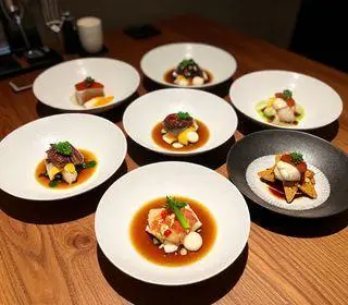 restaurantes de cozinha japonesa, italiana e francesa