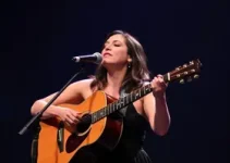 Alessandra Leão apresenta o show ACESA no Sesc Bom Retiro