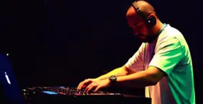 DJ Hum